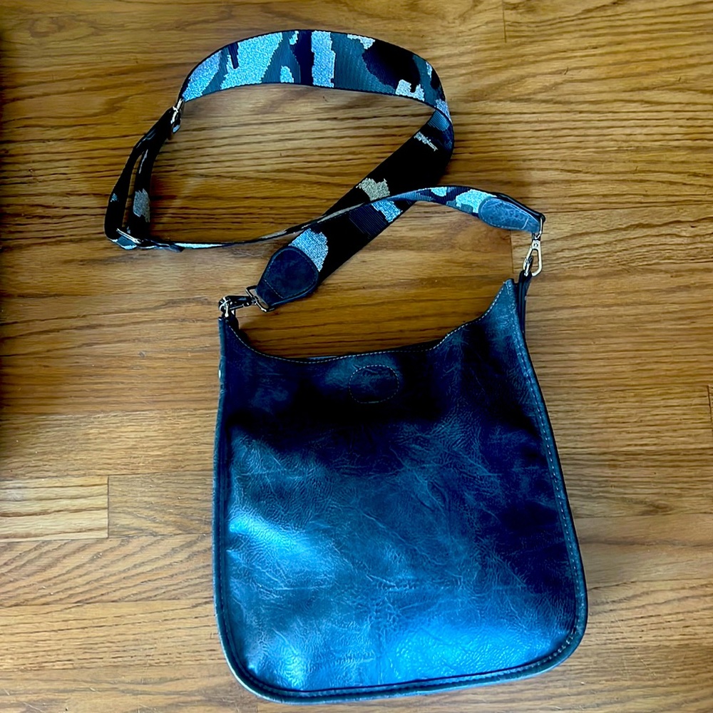 Grey Ah Dorned messenger bag with grey and black camo strap